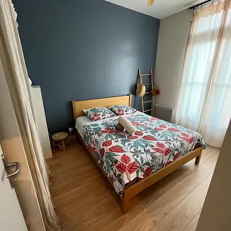 Bright, Spacious A Stone's Throw From Les Halles Sete
