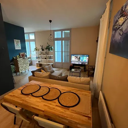 Bright, Spacious A Stone's Throw From Les Halles