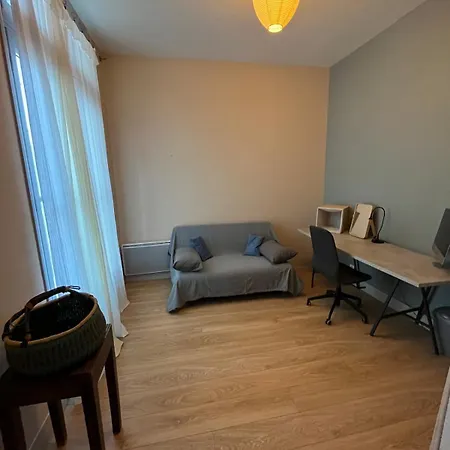 Bright, Spacious A Stone's Throw From Les Halles Sète