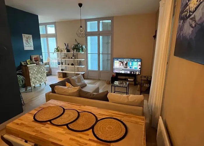 Bright, Spacious A Stone's Throw From Les Halles